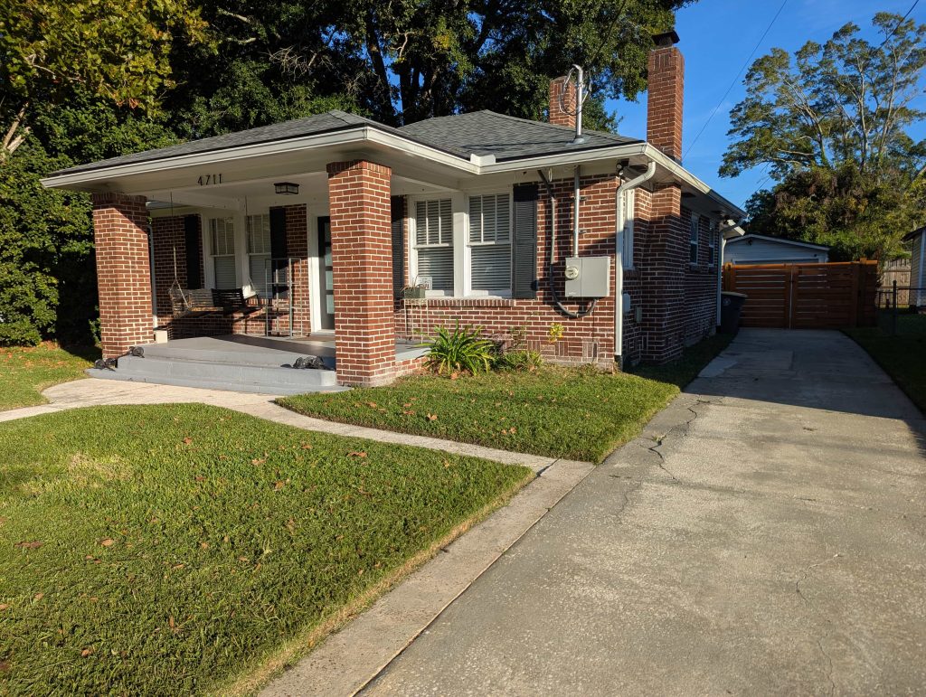 Residential lawn and front yard in a Jacksonville neighborhood
